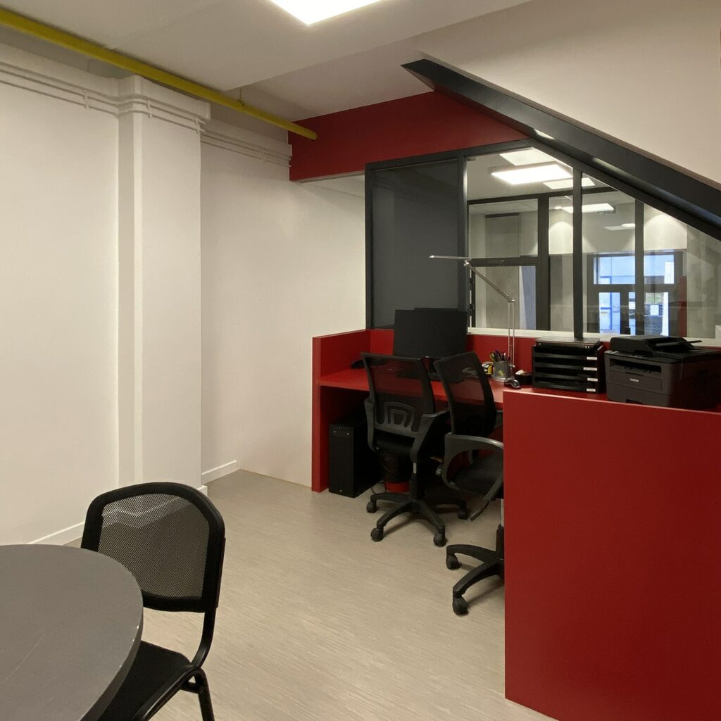 Photo fin de chantier : Le bureau administratif et l'espace de réunion